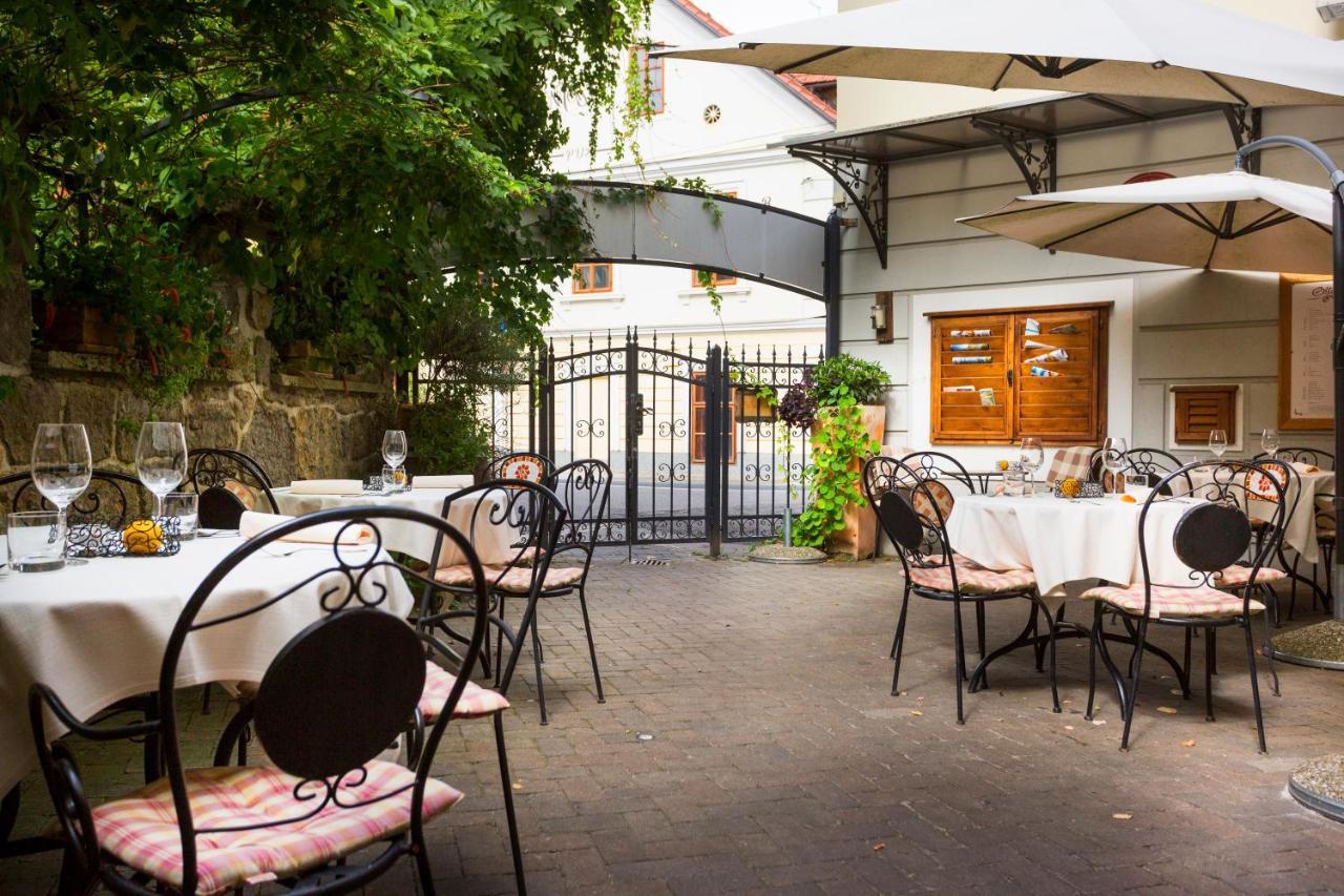 דולנז'סקה טופליסה Rooms & Restaurant Ostarija מראה חיצוני תמונה